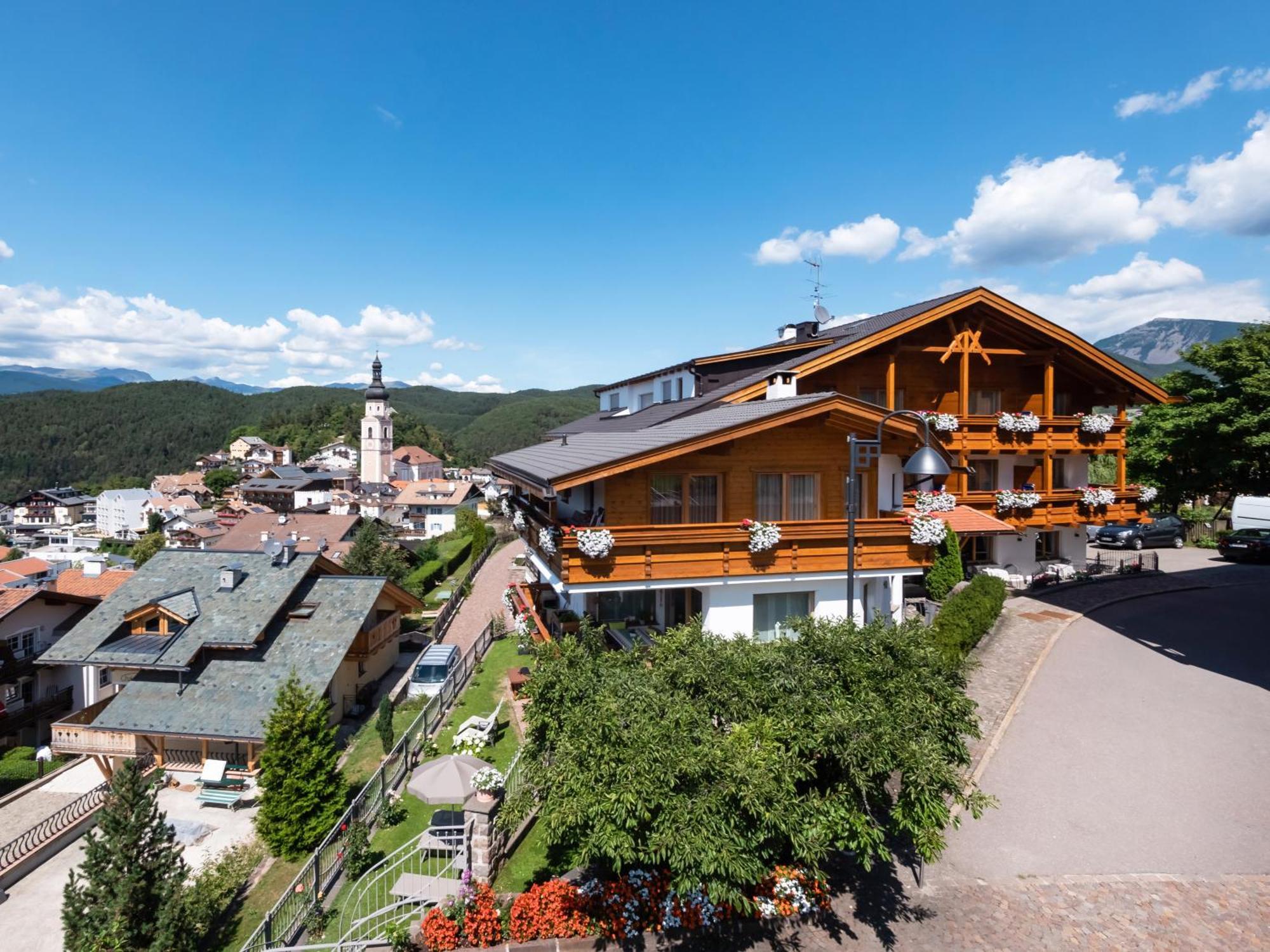 卡斯特尔罗托Garni Jasmin住宿加早餐旅馆 外观 照片